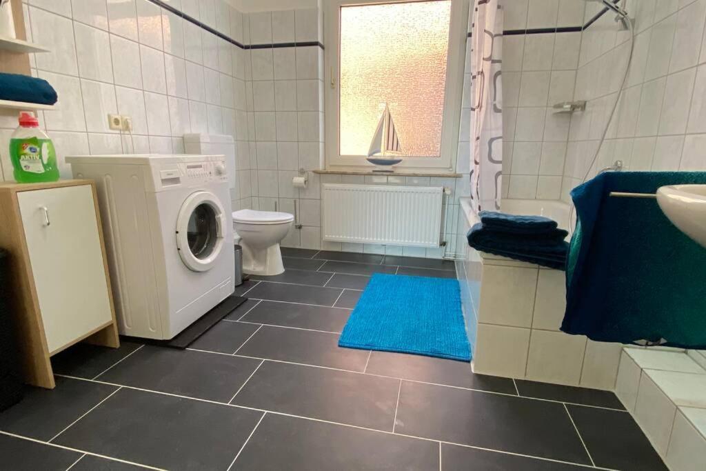 Charmante Altbauwohnung An Der Kesselschleuse 2 エムデン エクステリア 写真